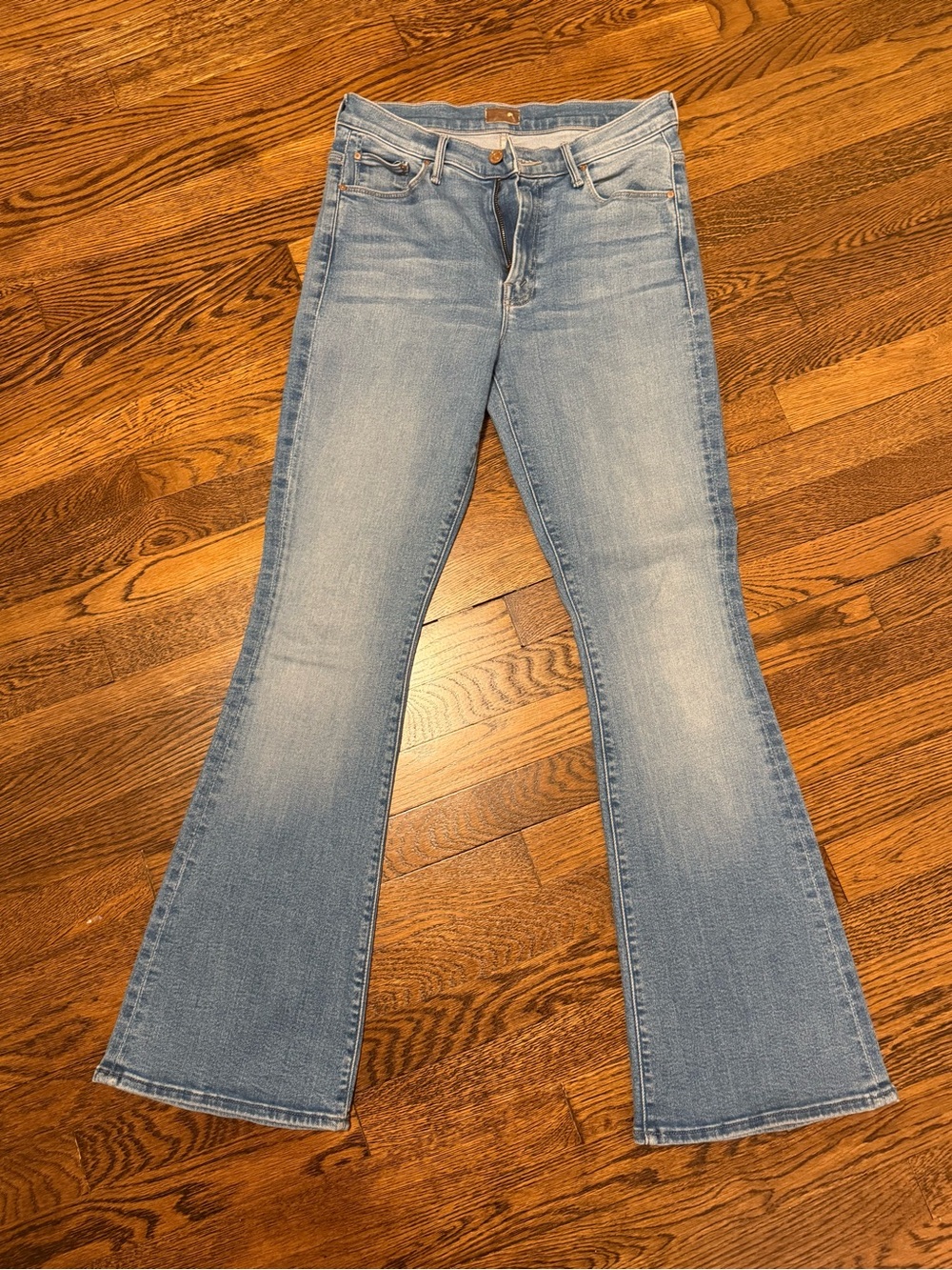 MOTHER weekender mid-rise flare jeans in “ride hard live forever” wash. - Picture 2 of 10
